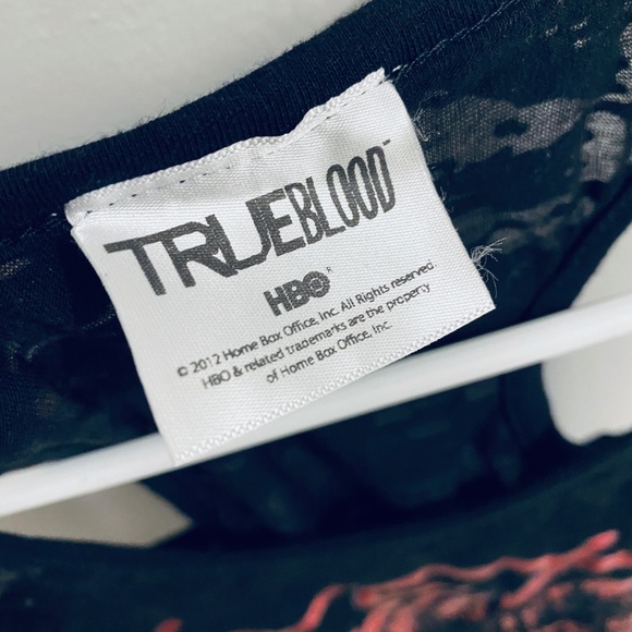 Sleeveless “Fangtasia” top - Picture 2 of 4